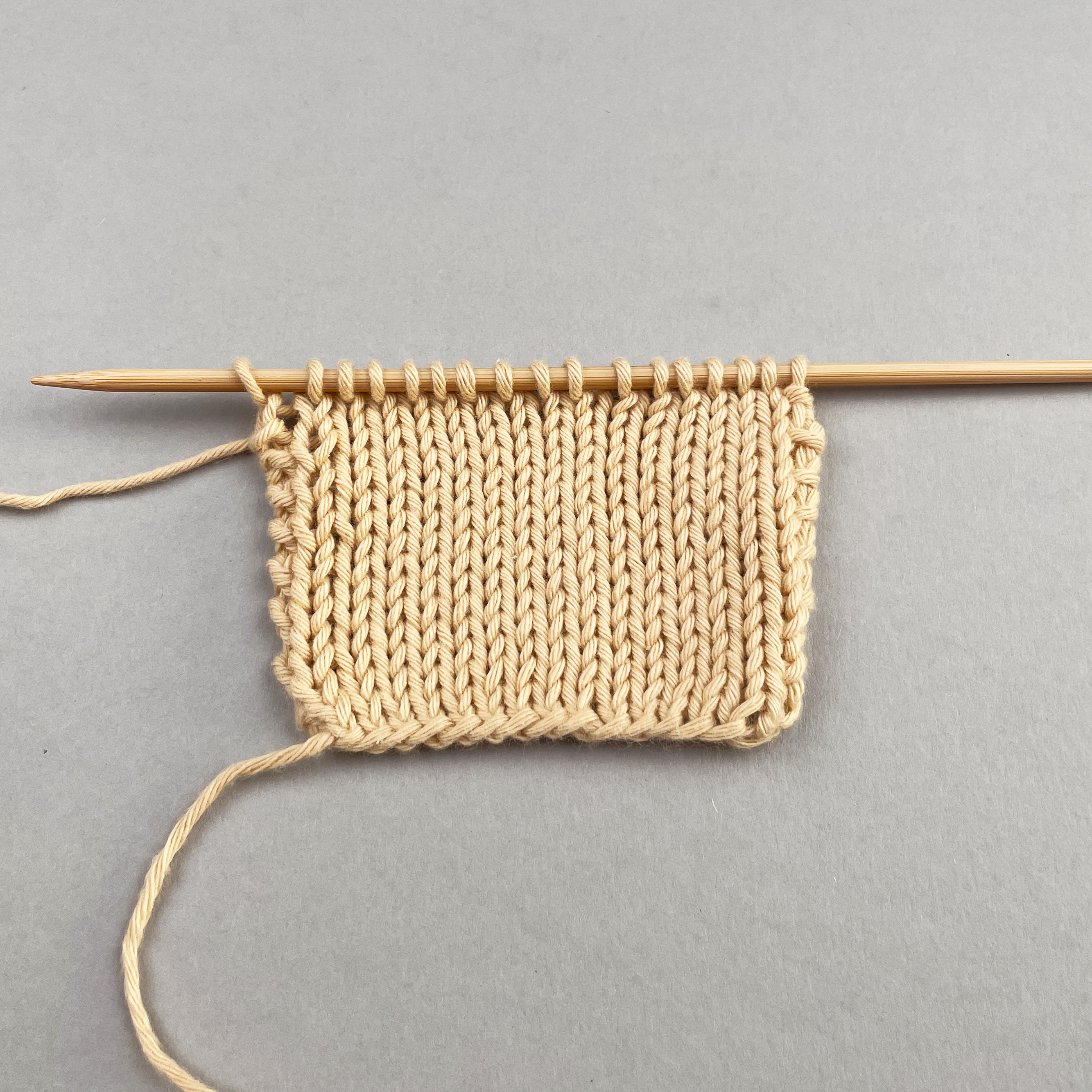 Ansicht der rechts gestrickten Masche