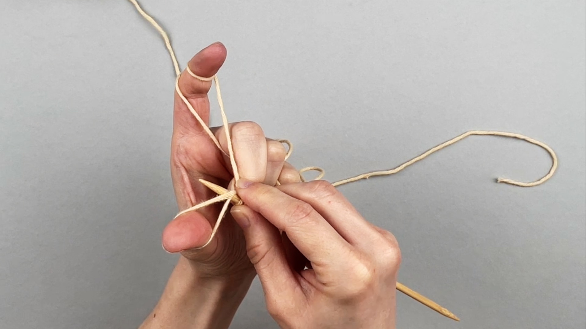 Bulgarischer Maschenanschlag Schritt 1